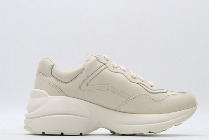 G*u*i* trainer sneaker19