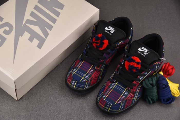 NK SB Dunk Low Nardwuar-II1493-600