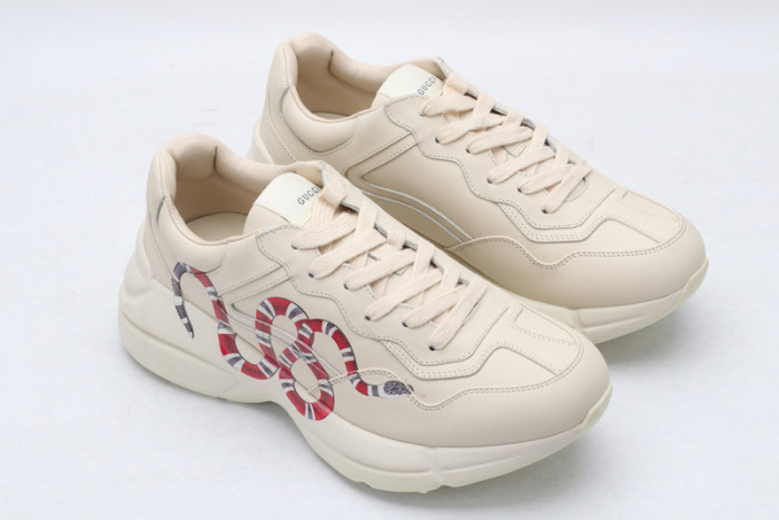 G*u*i* trainer sneaker23