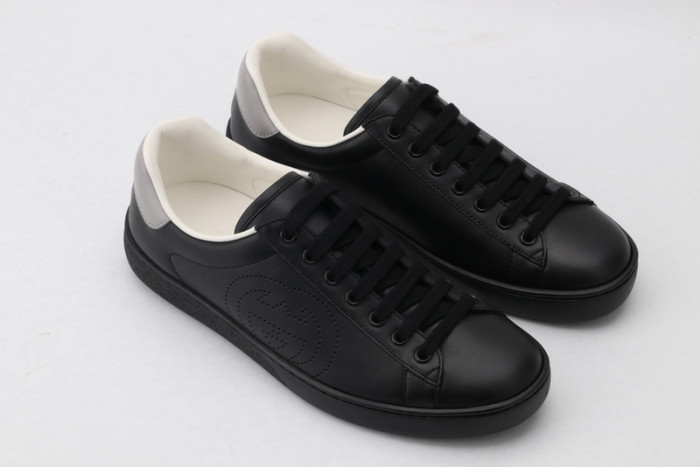 G*u*i* trainer sneaker56