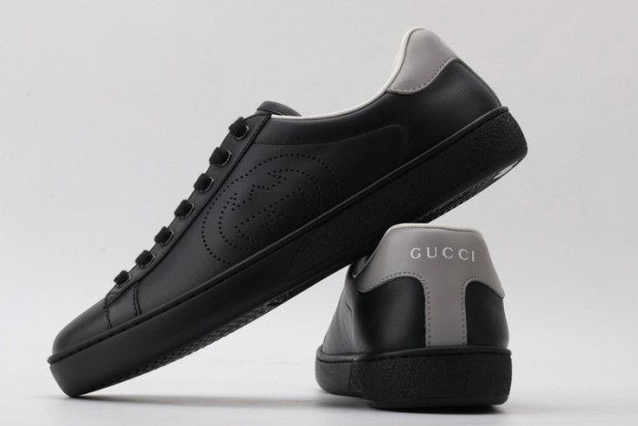 G*u*i* trainer sneaker56