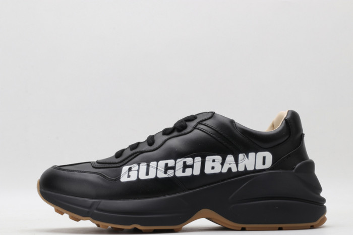 G*u*i* trainer sneaker35