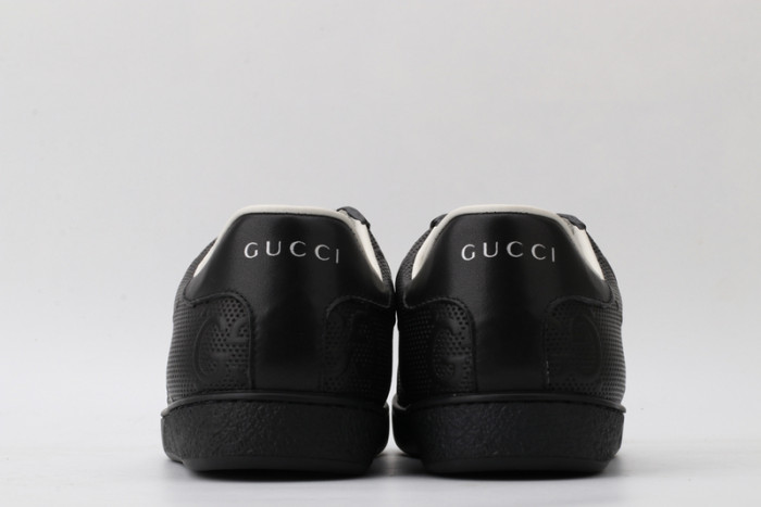 G*u*i* trainer sneaker71