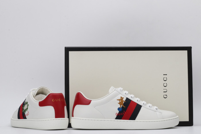 G*u*i* trainer sneaker44