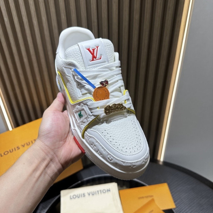 LV snekaers 237