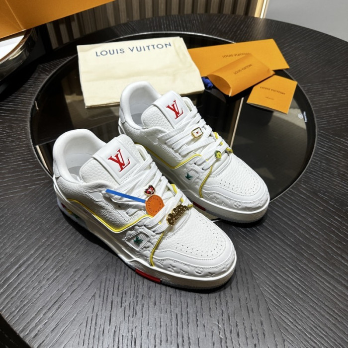 LV snekaers 237
