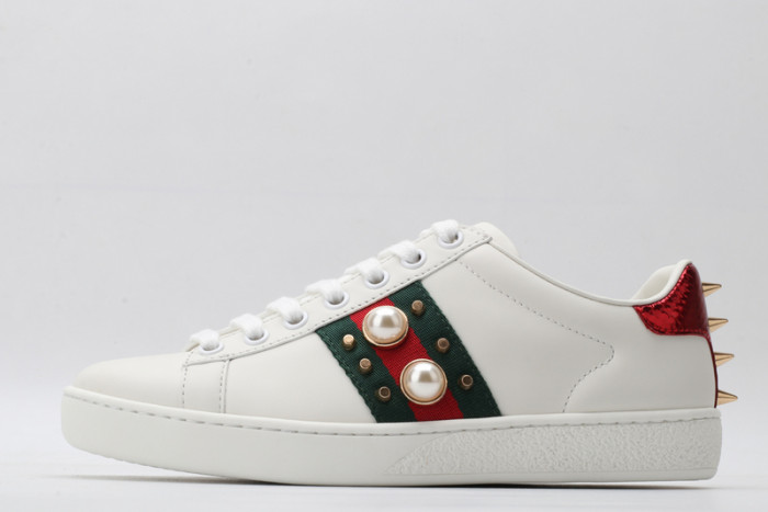 G*u*i* trainer sneaker54