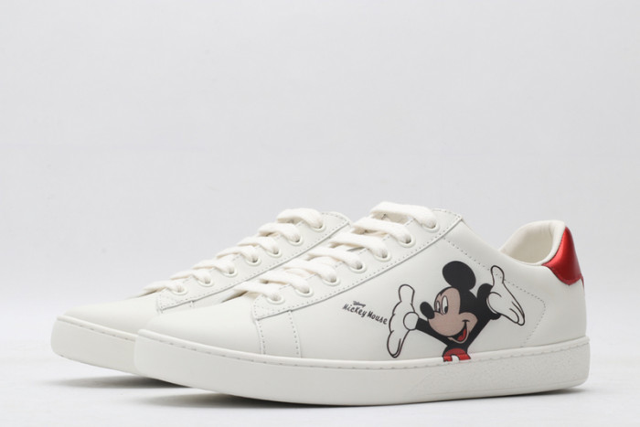 G*u*i* trainer sneaker68