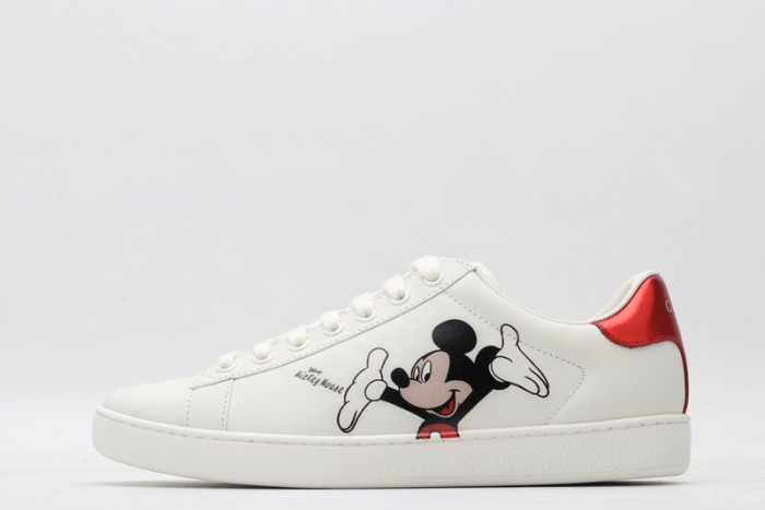 G*u*i* trainer sneaker68