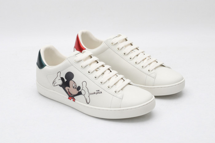 G*u*i* trainer sneaker68