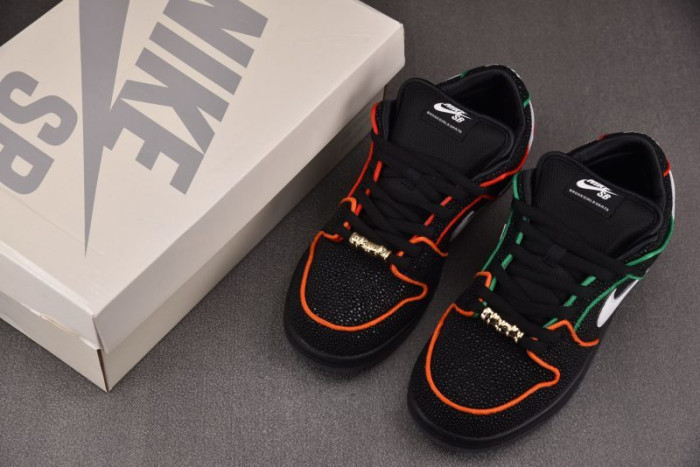 NK SB Dunk Low Bronx Girls Skate-HV1664-001