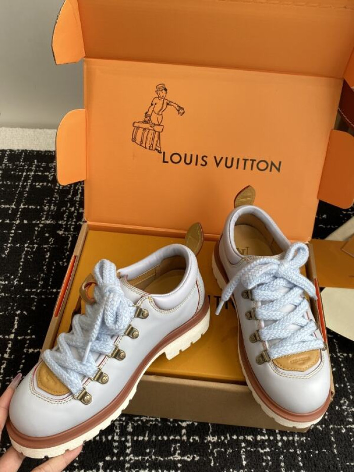 LV snekaers 228