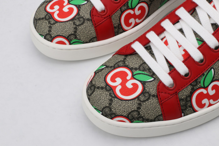 G*u*i* trainer sneaker45